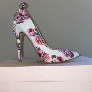 Brand new JustFab white floral Heels